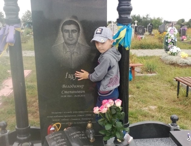 Вдова волинського бійця: Наш татко не зможе піти з дітьми на риболовлю чи покататися на велосипеді