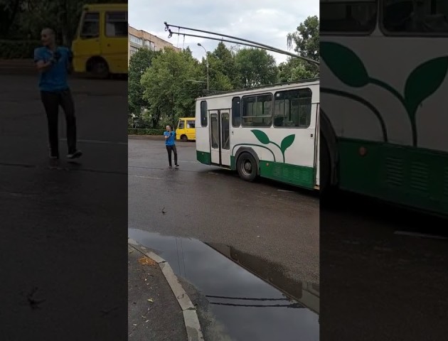 Хитрий маневр луцьких тролейбусників. ВІДЕО