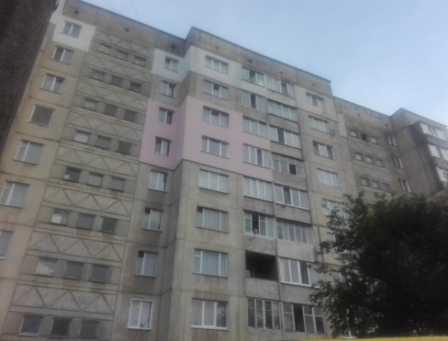 У Луцьку з вікна багатоповерхівки випав чоловік. ФОТО