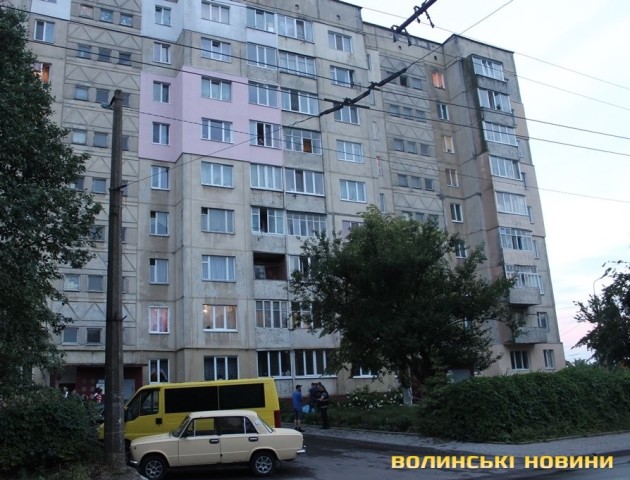 Чоловік, який випав з вікна багатоповерхівки у Луцьку, ймовірно, скоїв самогубство