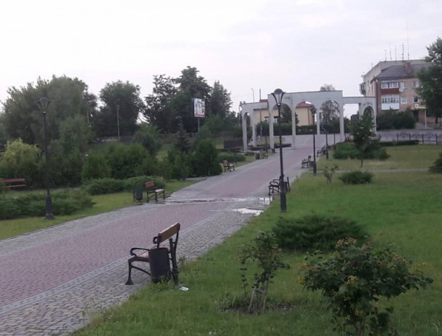 У ковельському парку прорвало трубу з водою. ФОТО