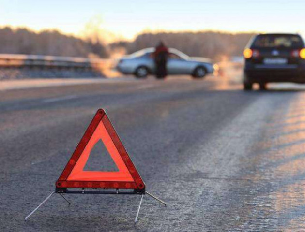 На Волині Volkswagen стукнув припаркований Fiat