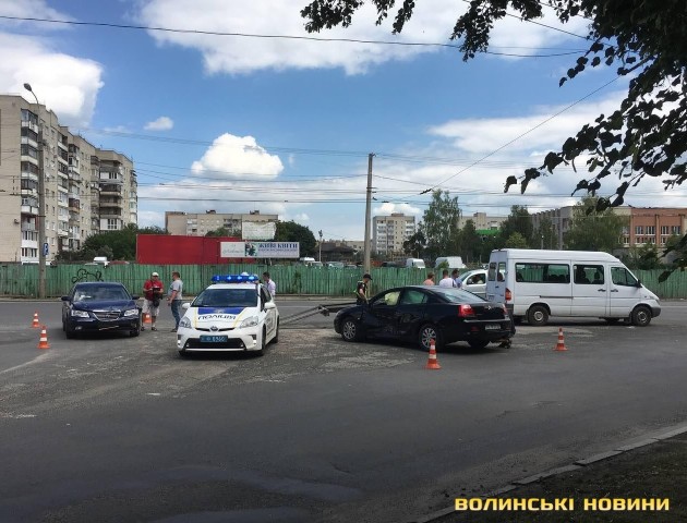 ДТП у Луцьку: «пом'ялися» дві іномарки. ФОТО
