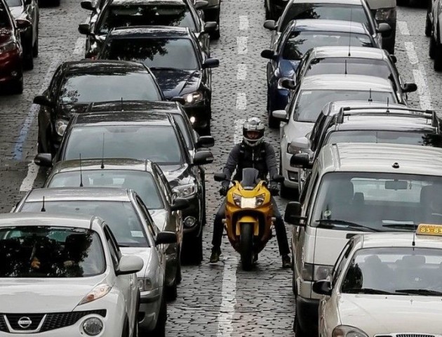 На українських дорогах звузять ширину смуг руху