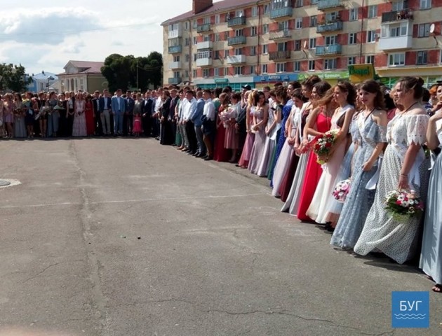 Вручення медалей найкращим випускникам шкіл Володимира-Волинського. ФОТО