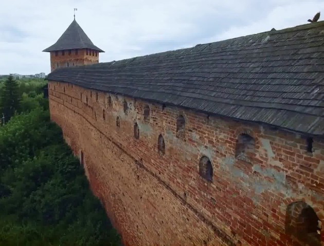 Краса Луцького замку з висоти пташиного польоту. ВІДЕО