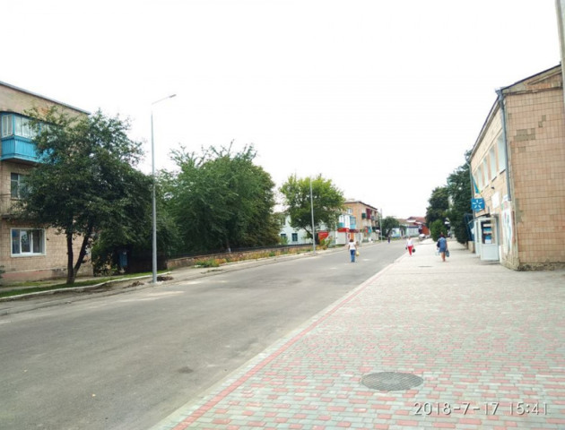 У райцентрі Волині на центральній вулиці встановили ліхтарі