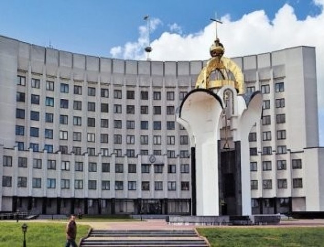 У Луцьку оновлять пам’ятник-каплицю на Київському майдані