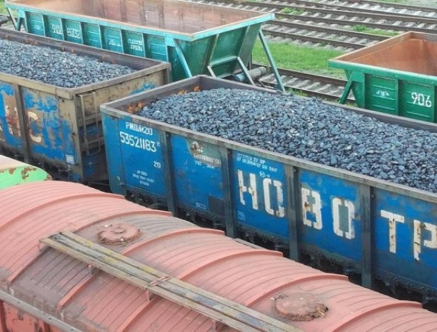 На залізниці у Луцьку стоять російські вагони з вугіллям. ФОТО