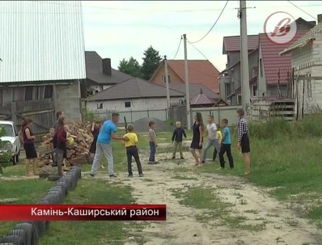 У свої 32 волинянка - матір десяти дітей. ВІДЕО