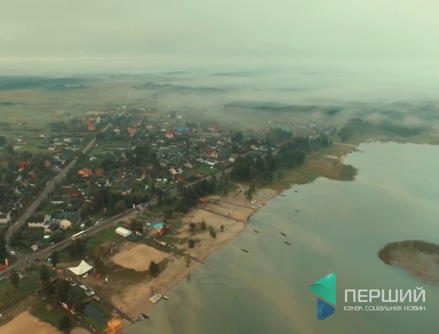 Світанок над Світязем показали з висоти пташиного польоту. ВІДЕО