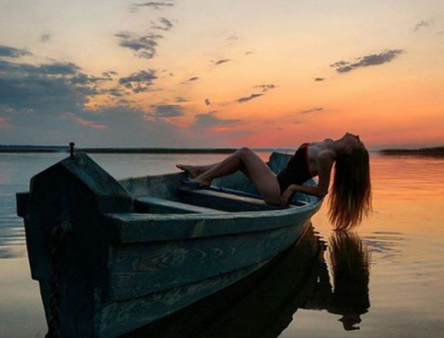 Красуні в бікіні: гарячі фото спокусниць на Світязі