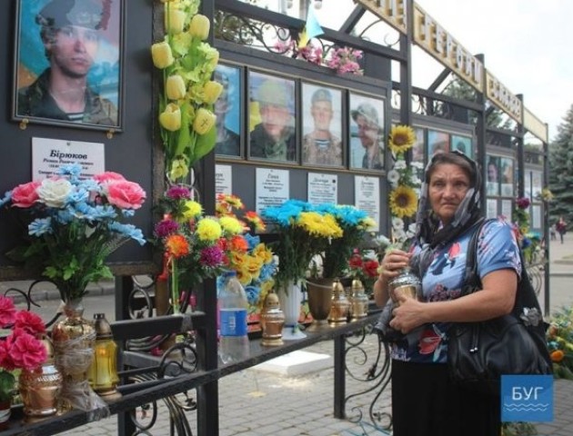 У Нововолинську вшанували пам'ять за загиблих під Іловайськом бійців. ФОТО