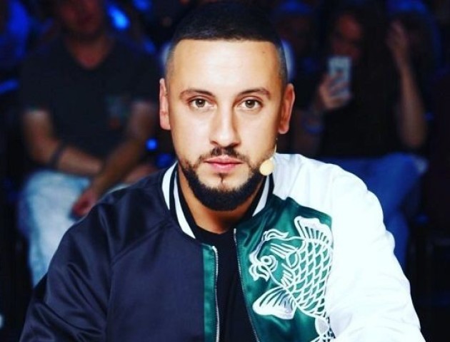 Співак з Луцька Монатик показав, як відпочиває з дружиною у Дубаї