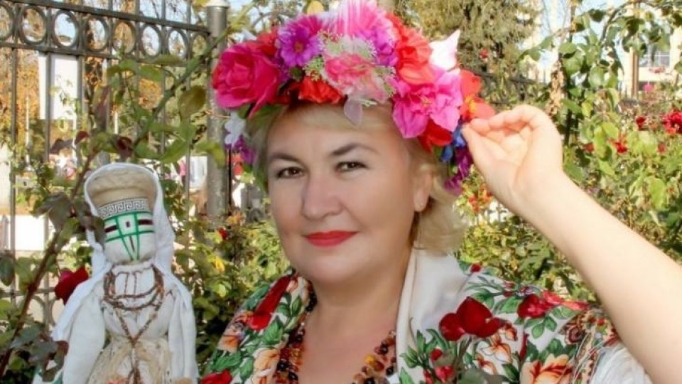 Волинянка виготовляє унікальні ляльки-мотанки, пише вірші для дітей та волонтерить. ФОТО